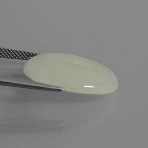 اليشمك اخضر فاتح طبيعي، قصة بيضاوى، 8.34 قيراط، شفاف