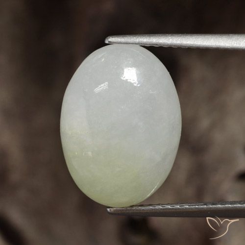 8.25ct طبيعي أخضر فاتح دافئ اليشمك, بيضوي, نصف شفاف