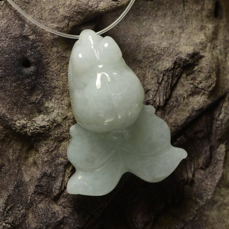 اليشمك أبيض مخضر طبيعي، شكل خيالي، 34.84 قيراط، نصف شفاف