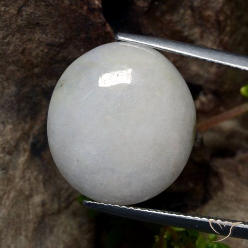 اليشمك أبيض رمادى طبيعي، قصة بيضاوى، 21.22 قيراط، نصف شفاف