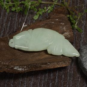 اليشمك أخضر متوسط طبيعي، شكل خيالي، 25.28 قيراط، نصف شفاف