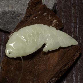 اليشمك أخضر فاتح دافئ طبيعي، شكل خيالي، 28.14 قيراط، نصف شفاف