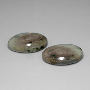 أحجار يشب أو جاسبر متعدد الألوان طبيعية، قصة بيضاوى، غير شفاف، وزنها 34.41 قيراط