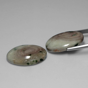 أحجار يشب أو جاسبر متعدد الألوان طبيعية، قصة بيضاوى، غير شفاف، وزنها 34.41 قيراط