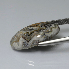 يشب أو جاسبر متعدد الألوان طبيعي، قصة بيضاوى، 12.43 قيراط، غير شفاف