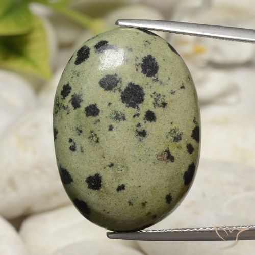 28.20ct طبيعي متعدد الألوان يشب أو جاسبر, بيضوي, غير شفاف