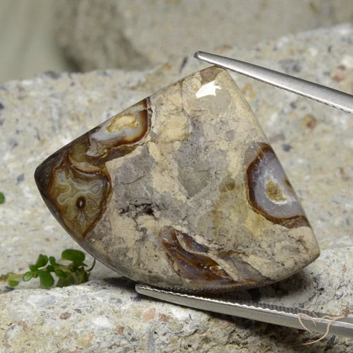 28.71ct طبيعي متعدد الألوان يشب أو جاسبر, مثلثى, غير شفاف