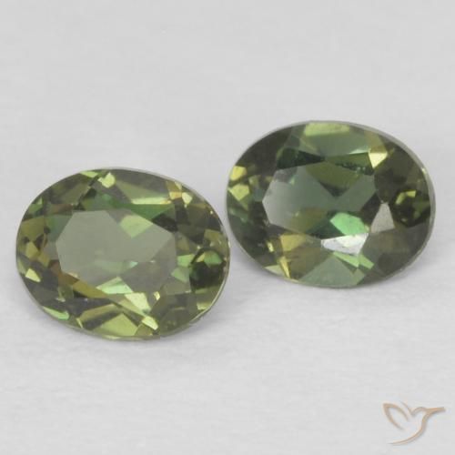 0.37ctw طبيعي Medium Dark-Green كورنيروبين, بيضوي, قليلا جدا