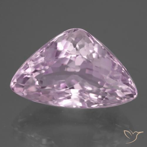كونزيت طبيعي بلون Medium Light-Pink، وزن ‎14.85‎ قيراط، شكل تريليون، مقاس ‎19.4x12.4‎ مم