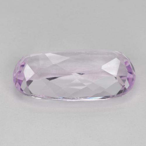 كونزيت طبيعي بلون وردى ملكى فاتح جدا، وزن ‎15.10‎ قيراط، شكل بيضاوى، مقاس ‎21x11.2‎ مم
