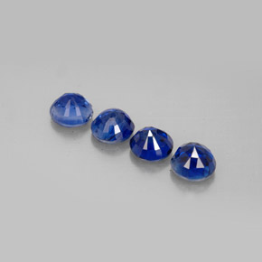 أحجار الكيانيت أزرق طبيعية، قصة دائرى، قليلا جدا، وزنها  قيراط