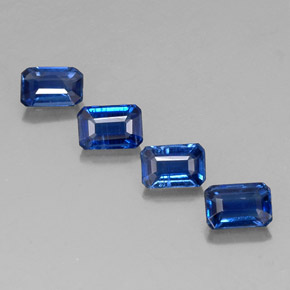 كيانيت طبيعي بلون أزرق، وزن ‎‎ قيراط، شكل قص الزمرد، مقاس ‎6.1x4.2‎ مم