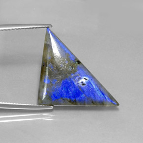 لابرادوريت متعدد الألوان طبيعي، مثلثى، 16.19 قيراط، نصف شفاف