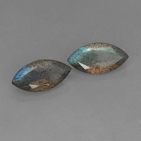 أحجار لابرادوريت شين أزرق رمادى طبيعية، شفاف، شفاف / نصف شفاف، وزنها  قيراط