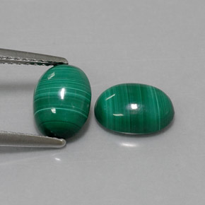 أحجار ملاكيت أخضر متعدد الألوان طبيعية، قصة بيضاوى، غير شفاف، وزنها  قيراط