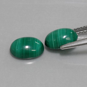 أحجار ملاكيت أخضر متعدد الألوان طبيعية، قصة بيضاوى، غير شفاف، وزنها  قيراط