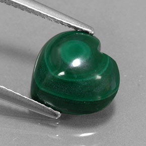 مالاكيت طبيعي بلون أخضر متعدد الألوان، وزن ‎4.49‎ قيراط، شكل شكل القلب، مقاس ‎10.1x9.9‎ مم