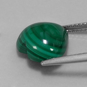 مالاكيت طبيعي بلون أخضر متعدد الألوان، وزن ‎5.54‎ قيراط، شكل شكل القلب، مقاس ‎10.9x10.6‎ مم