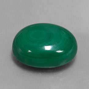 مالاكيت طبيعي بلون أخضر متعدد الألوان، وزن ‎13.11‎ قيراط، شكل بيضاوى، مقاس ‎15.2x12.1‎ مم