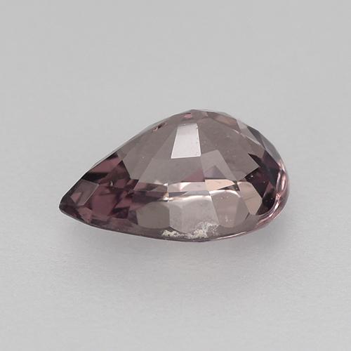 جارنيت مالايا طبيعي بلون Light Greyish Purple، وزن ‎0.93‎ قيراط، شكل شكل الكمثرى، مقاس ‎7.1x5‎ مم