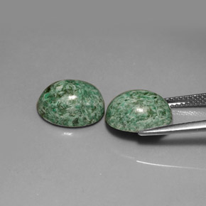 أحجار ماو-سيت-سيت أخضر طبيعية، قصة بيضاوى، غير شفاف، وزنها  قيراط