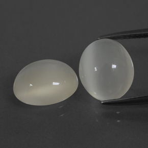 أحجار حجر القمر أبيض دافئ طبيعية، قصة بيضاوى، نصف شفاف، وزنها 6.46 قيراط