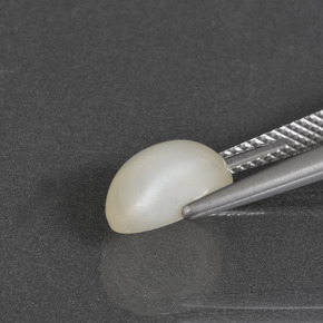 حجر القمر أبيض دافئ طبيعي، قصة بيضاوى، 2.82 قيراط، نصف شفاف