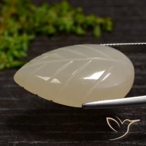 حجر القمر بنى الفهوة فاتح طبيعي، شكل خيالي، 31.11 قيراط، نصف شفاف