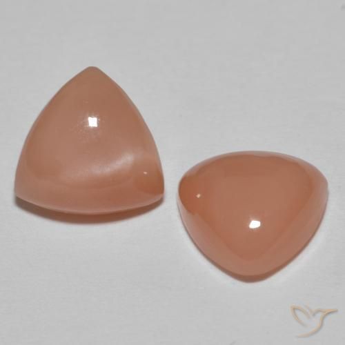 أحجار حجر القمر Pinkish Peach طبيعية، مثلثى، غير شفاف، وزنها 3.52 قيراط