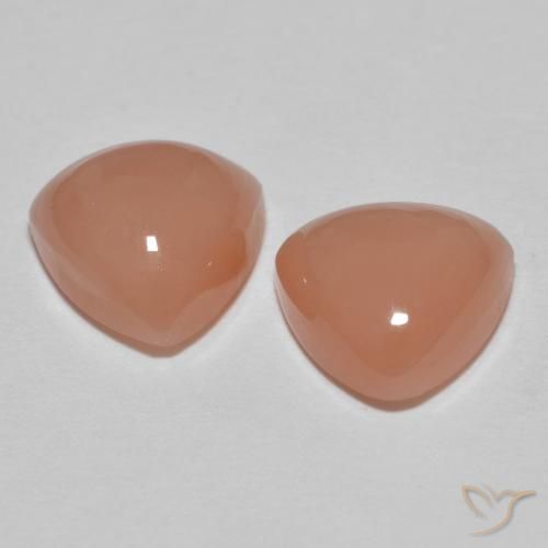 أحجار حجر القمر Pinkish Peach طبيعية، مثلثى، غير شفاف، وزنها 3.52 قيراط