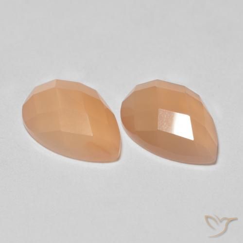 أحجار حجر القمر Medium Light-Orange طبيعية، شكل الكمثرى، شفاف، وزنها 2.13 قيراط