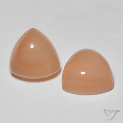 أحجار حجر القمر Medium Dark-Orange طبيعية، مثلثى، نصف شفاف، وزنها 4.18 قيراط