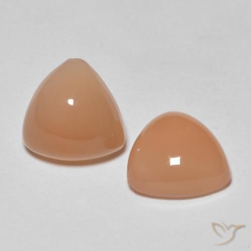 أحجار حجر القمر Medium Light-Orange طبيعية، مثلثى، نصف شفاف، وزنها 3.57 قيراط
