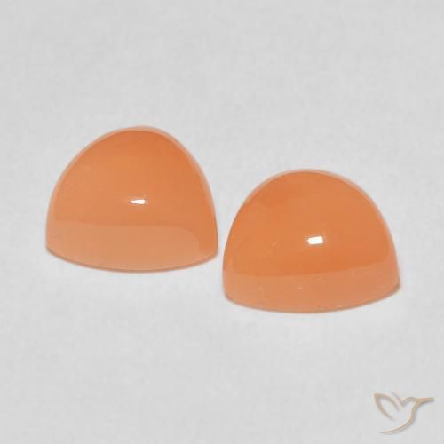 أحجار حجر القمر Medium Light-Orange طبيعية، مثلثى، نصف شفاف، وزنها 3.93 قيراط