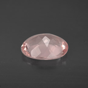 مورغانيت طبيعي بلون وردي فاتح، وزن ‎1.86‎ قيراط، شكل بيضاوى، مقاس ‎10x8‎ مم