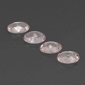 مورغانيت طبيعي بلون وردي فاتح، وزن ‎‎ قيراط، شكل بيضاوى، مقاس ‎7x5.1‎ مم