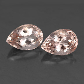 مورغانيت طبيعي بلون وردي فاتح، وزن ‎‎ قيراط، شكل شكل الكمثرى، مقاس ‎10.2x7.1‎ مم