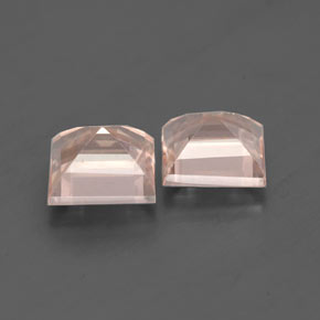 أحجار مورغانيتي وردي فاتح طبيعية، مربع، قليلا جدا، وزنها  قيراط