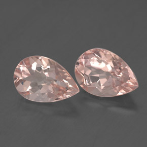 مورغانيت طبيعي بلون وردي سلموني، وزن ‎‎ قيراط، شكل شكل الكمثرى، مقاس ‎9.9x6.9‎ مم