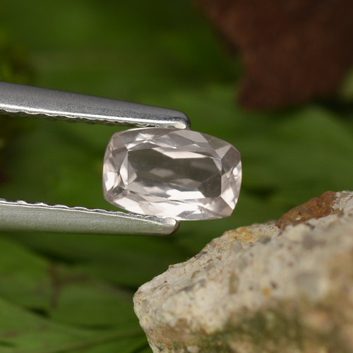 مورغانيتي وردي فاتح طبيعي، قطع وسادة، 0.46 قيراط، VVS