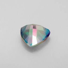توباز ميستيك طبيعي بلون قوس قزح فاخر، وزن ‎2.06‎ قيراط، شكل تريليون، مقاس ‎8.1x7.9‎ مم
