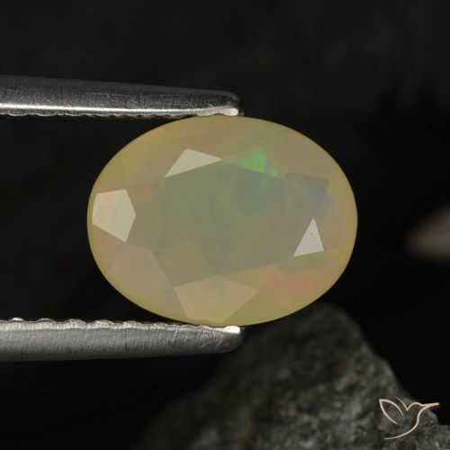0.97ct طبيعي متعدد الألوان أوبال, بيضوي, شفاف / نصف شفاف