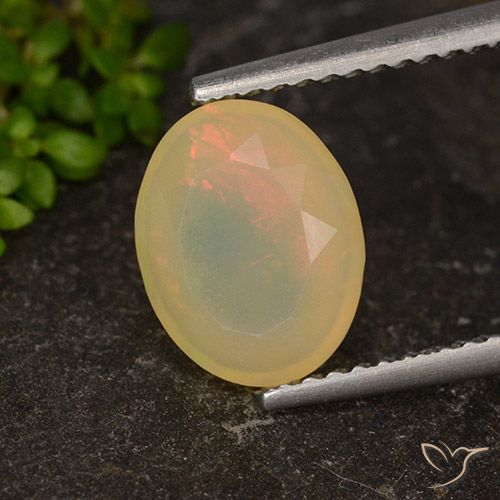 1.34ct طبيعي متعدد الألوان أوبال, بيضوي, نصف شفاف