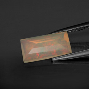 أوبال متعدد الألوان طبيعي، شفاف، 1.55 قيراط، شفاف / نصف شفاف