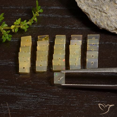 3.46ctw طبيعي متعدد الألوان أوبال, مربع, نصف شفاف