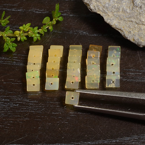 أحجار أوبال متعدد الألوان طبيعية، مربع، نصف شفاف، وزنها 2.84 قيراط