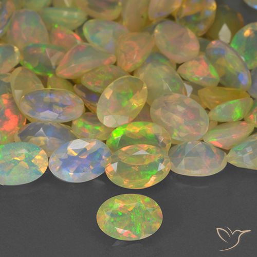 0.27ct طبيعي متعدد الألوان أوبال, بيضوي, نصف شفاف