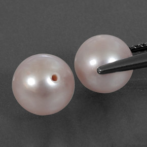 أحجار لؤلؤة وردى برتقالى طبيعية، جسم كروى / الكرة، غير شفاف، وزنها 5.61 قيراط