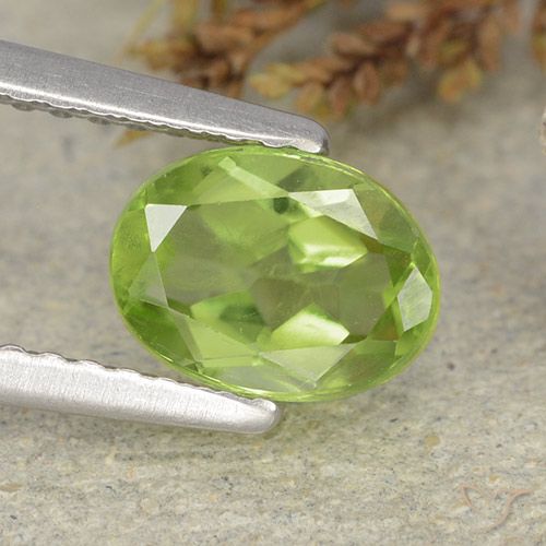 1.24ct طبيعي أخضر متوسط زبرجد, بيضوي, قليلا جدا