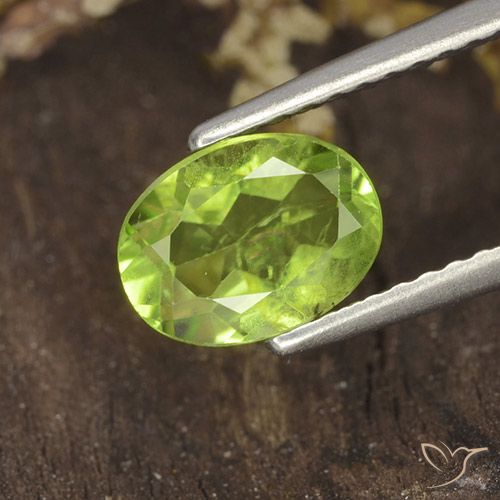 1.38ct طبيعي أخضر متوسط زبرجد, بيضوي, قليلا جدا